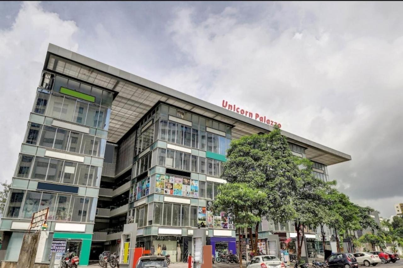 Hotel Unicorn, Surat Exteriör bild