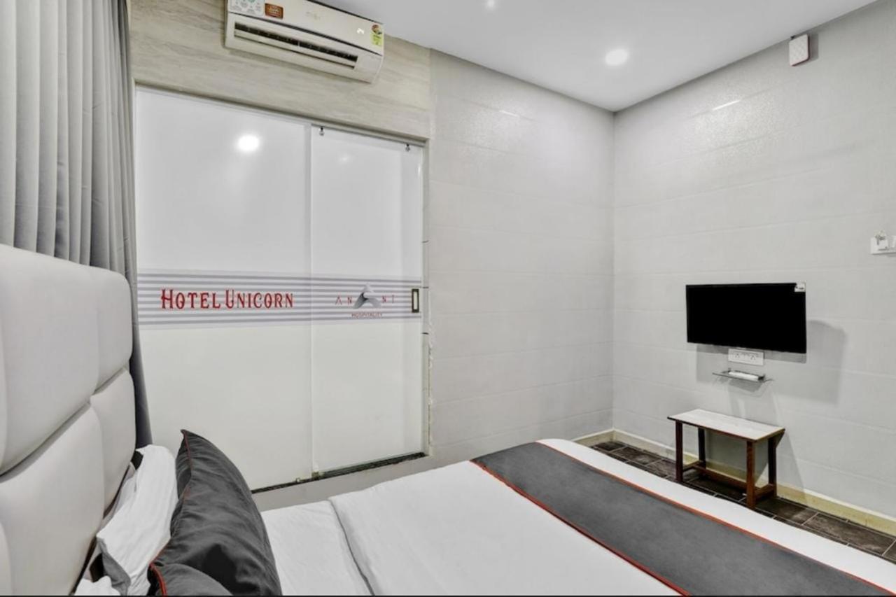Hotel Unicorn, Surat Exteriör bild