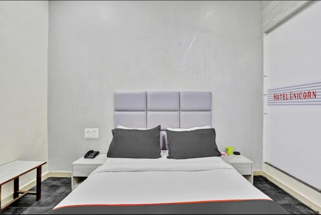 Hotel Unicorn, Surat Exteriör bild